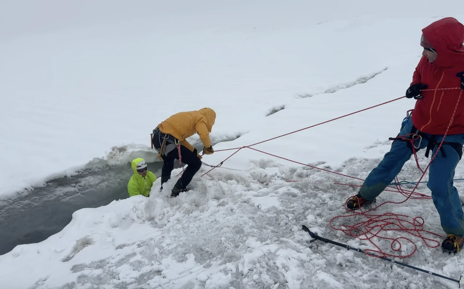Spaltenbergung eines Bergsteigers | © Felix Unterberger