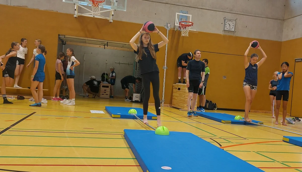 Gleichgewicht auf der Balancierstange  | © DSV / Carsten Tanzhaus